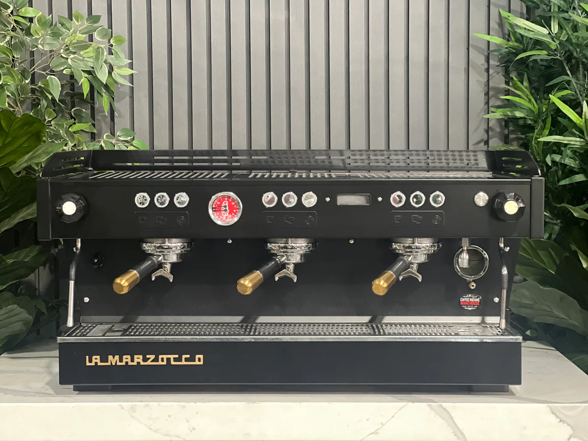 La Marzocco Linea PB 3 Grupos Black & Gold Edition