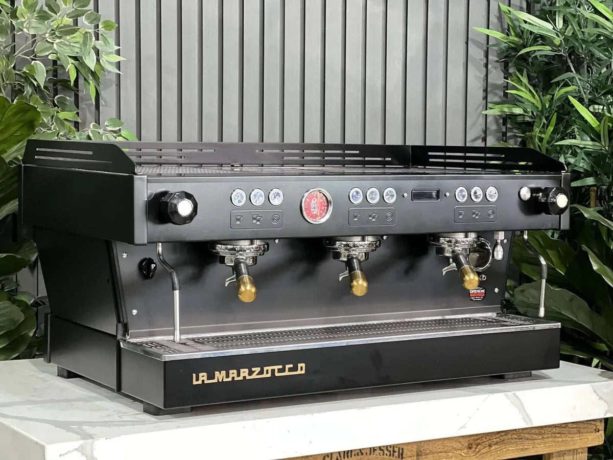 La Marzocco Linea PB 3 Grupos Black & Gold Edition  – Reacondicionada