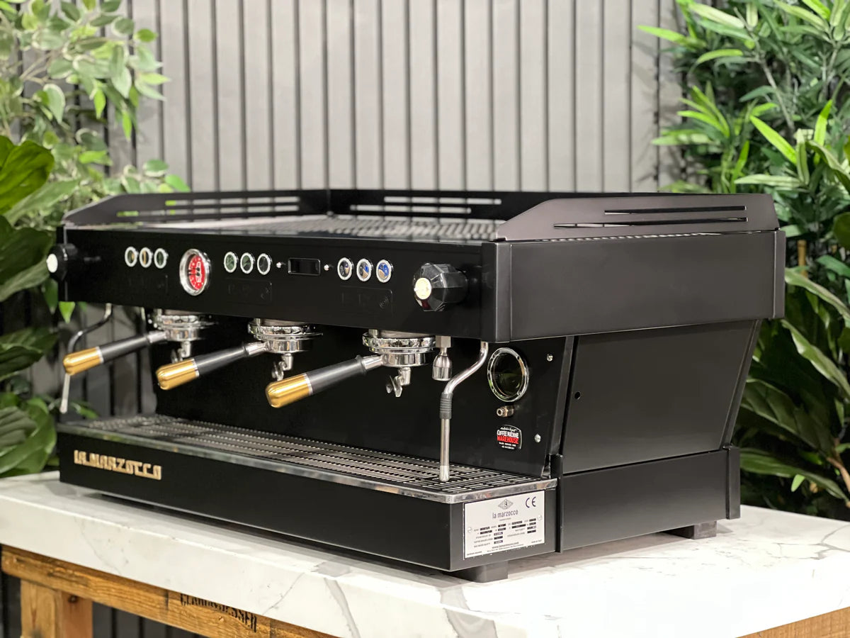 La Marzocco Linea PB 3 Grupos Black & Gold Edition  – Reacondicionada