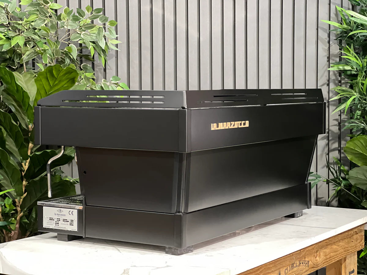 La Marzocco Linea PB 3 Grupos Black & Gold Edition  – Reacondicionada