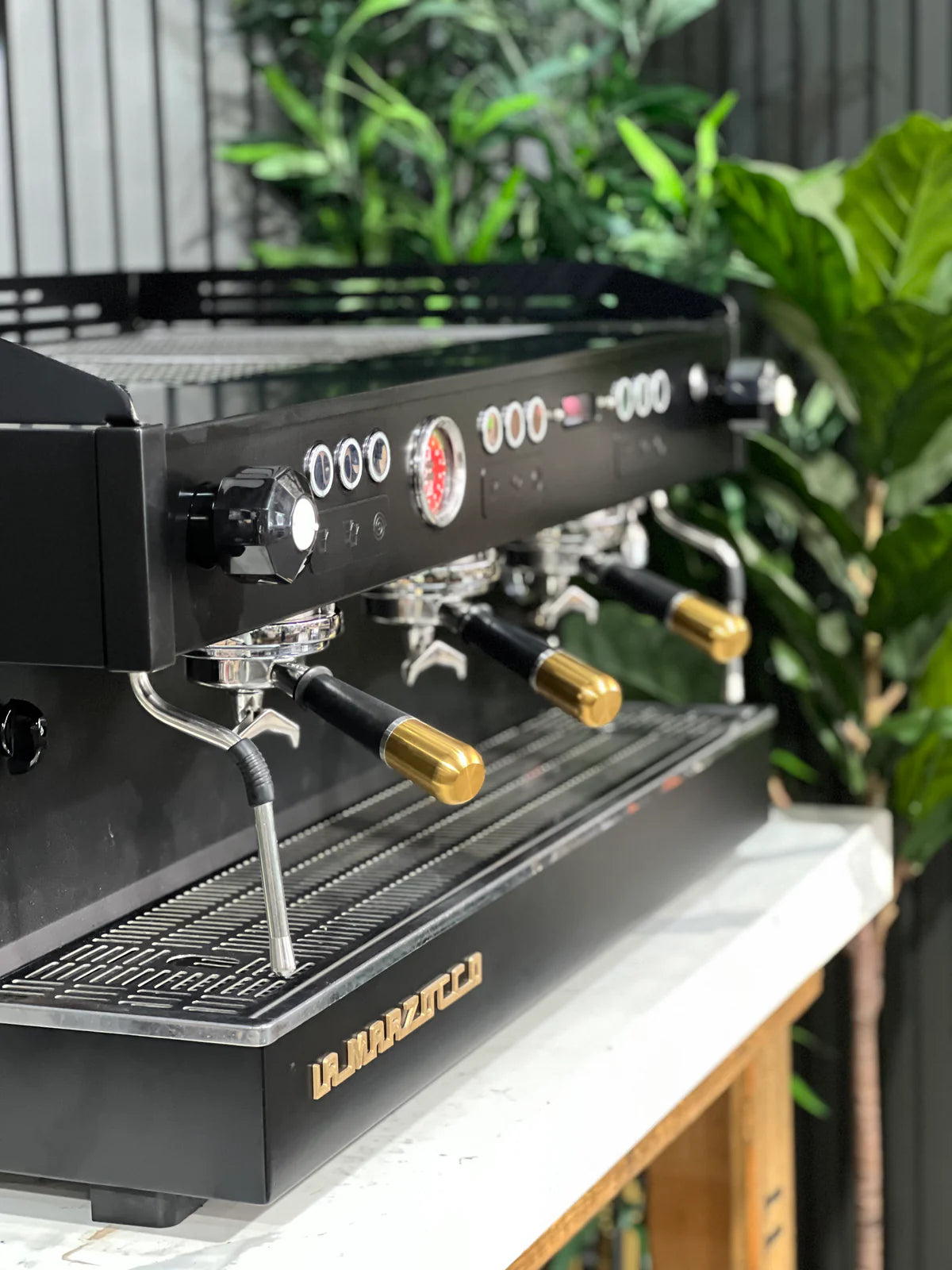 La Marzocco Linea PB 3 Grupos Black & Gold Edition  – Reacondicionada
