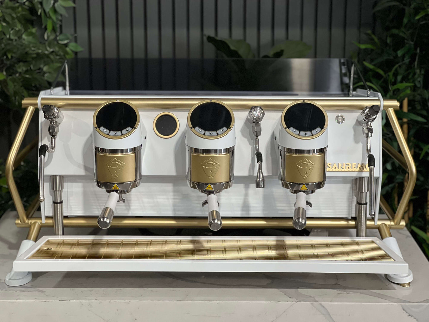 Sanremo Café Racer de 3 grupos blanca y dorada, vista alternativa