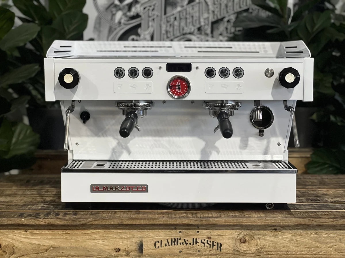 Panel frontal de La Marzocco Linea PB Full White reacondicionada