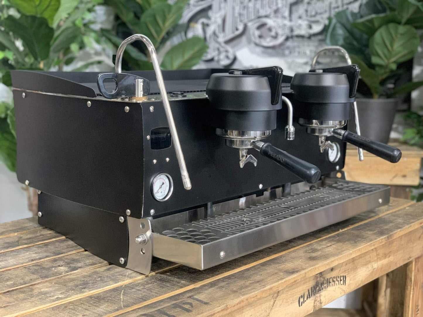 Synesso S200 de 2 grupos negra reacondicionada