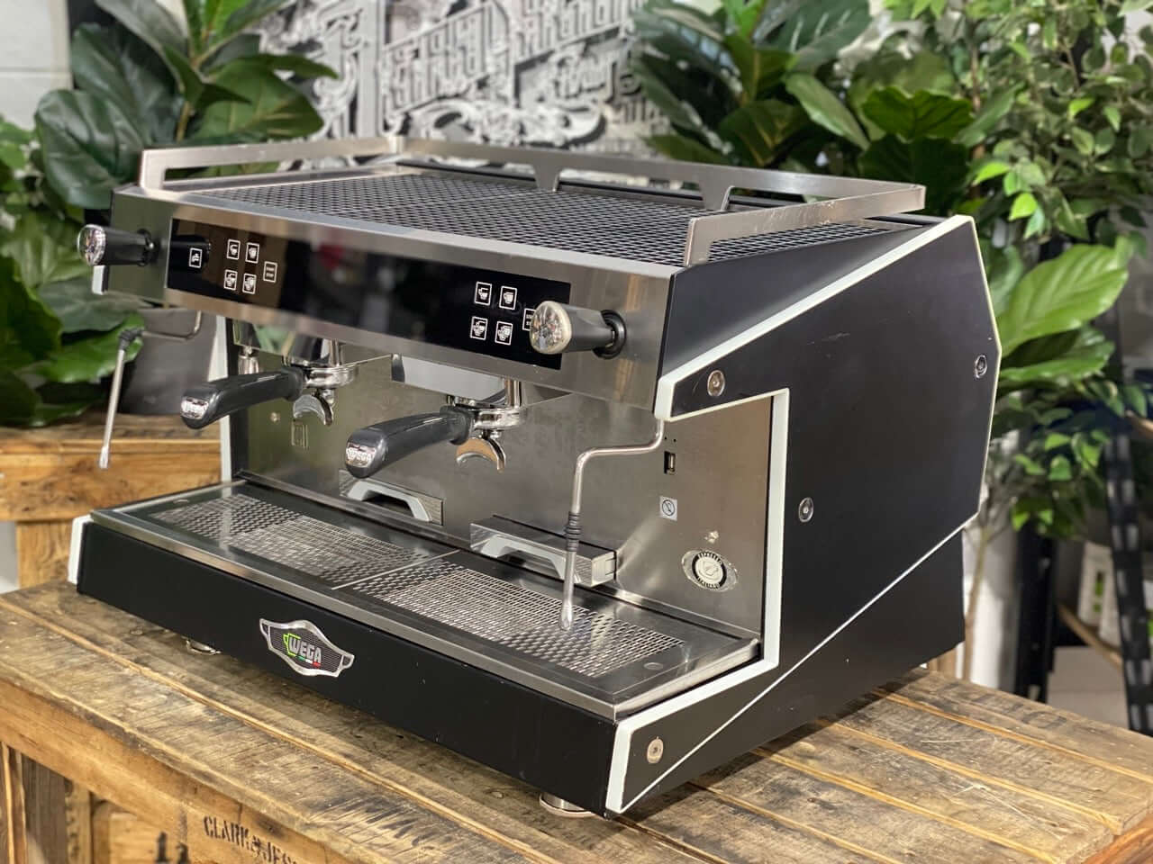 Wega Urban de 2 grupos negra reacondicionada
